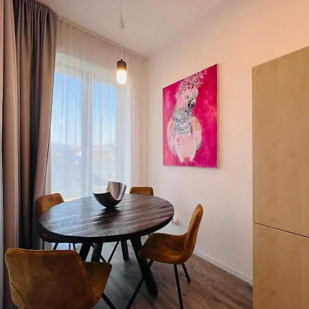 Twoparrots App. With Garage, Balkony, Citycenter Žilina