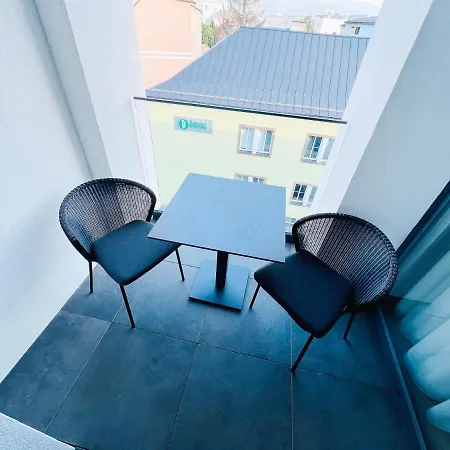 Twoparrots App. With Garage, Balkony, Citycenter *