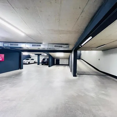 Daire Twoparrots App. With Garage, Balkony, Citycenter Žilina