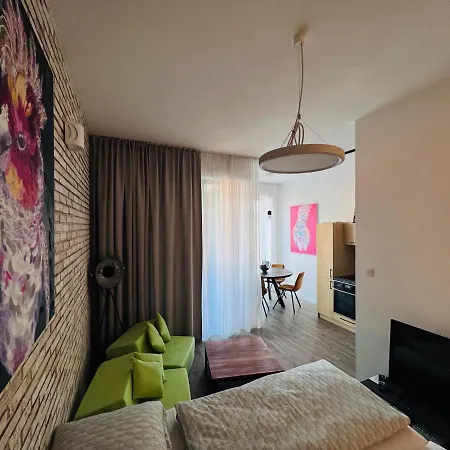 Apartment Twoparrots App. With Garage, Balkony, Citycenter *