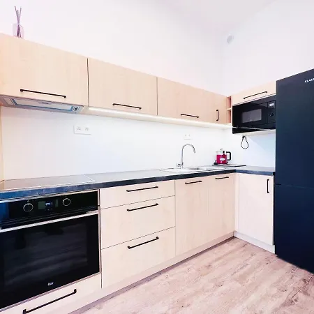 Daire Twoparrots App. With Garage, Balkony, Citycenter Žilina