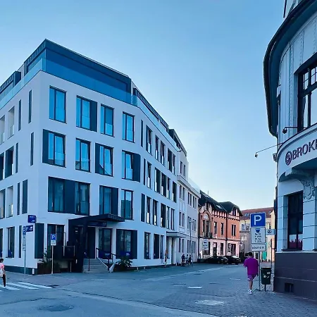 Twoparrots App. With Garage, Balkony, Citycenter شقة زيلينا