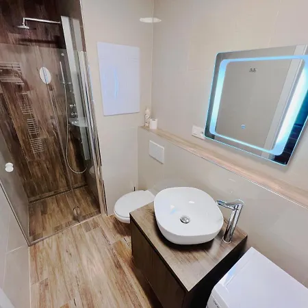 Twoparrots App. With Garage, Balkony, Citycenter شقة